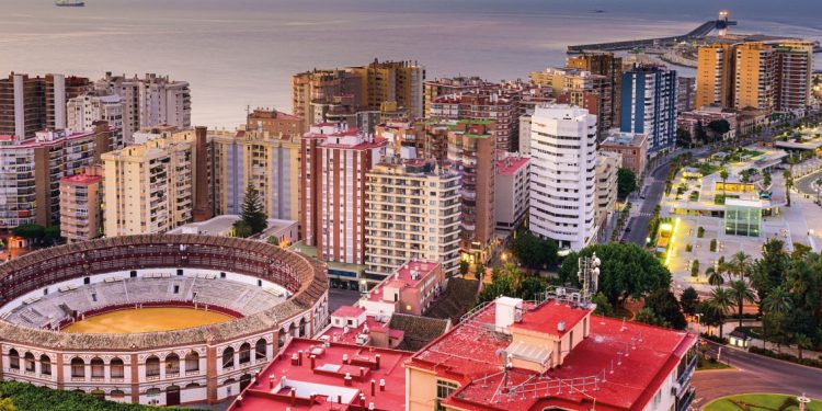 Foto aérea de Benalmádena con el mar de fondo