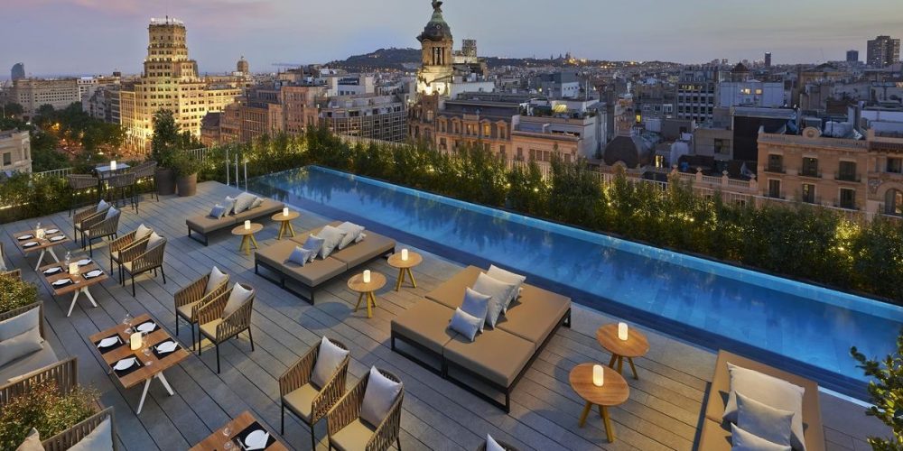 Hoteles que admiten perros en Barcelona sin suplementos totalmente GRATIS