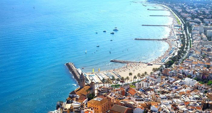 104 alojamientos que aceptan mascotas en Sitges donde disfrutar de este destino turístico de la provincia de Tarragona en la Costa Dorada