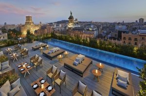Hotel Mandarin Barcelona con unas impresionantes vistas desde la piscina