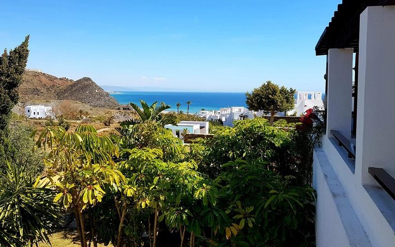 Foto del exterior del Complejo Macenas Beach Mojacar, un apartamento que admite perros gratis muy cerca de la playaen Almería