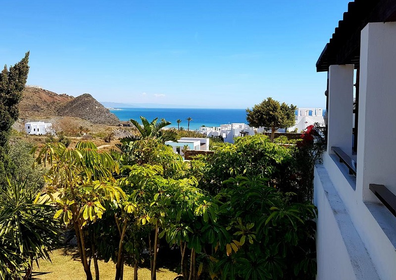 Foto del exterior del Complejo Macenas Beach Mojacar, un apartamento que admite perros gratis muy cerca de la playaen Almería