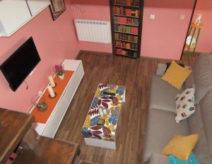 Foto del salón de un apartamentos rural que admite perros GRATIS en la provincia de León y además con muy buena valoración