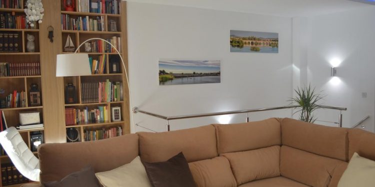 Foto del interior de un apartamento con un interior increible y unas valoraciones fantásticas