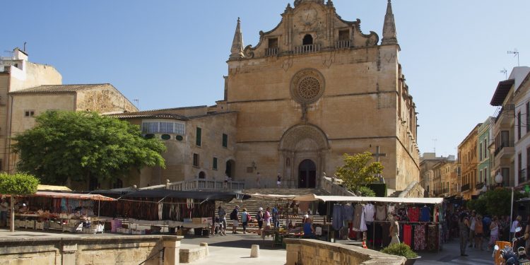 Foto de Felanich donde se puede ver que es un pequeño pueblo de Mallorca