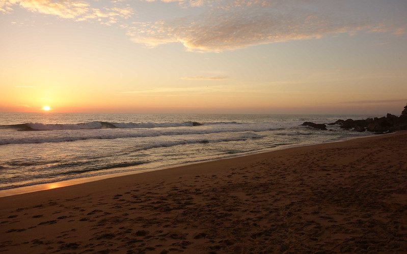 Foto de la puesta de sol en un playa de Conil, ideal para pasar unos días con tu perro.