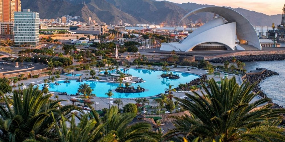 Vista de la ciudad de Santa Cruz de Tenerife donde se encuentra nuestra selección de hoteles para ir con tu perro