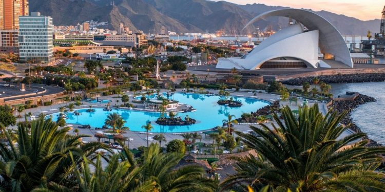Vista de la ciudad de Santa Cruz de Tenerife donde se encuentra nuestra selección de hoteles para ir con tu perro