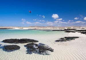 Foto de la playa de Cotillo, un destino de Fuerteventura donde se encuentran los apartamentos que admiten mascotas de nuestro listado