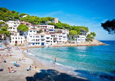 Hoteles que admiten mascotas en L'Estartit ideales para disfrutar de la playa con tu mascota