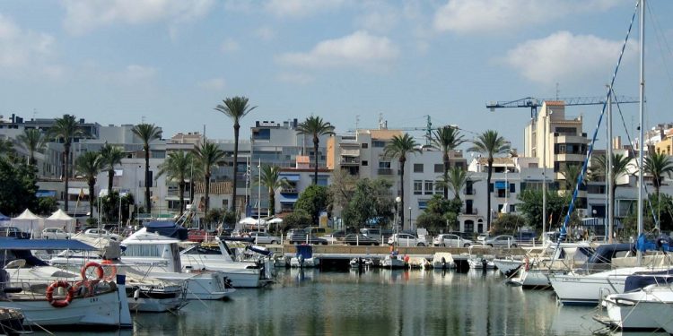 Puerto de Vilanova i la Gertrú donde puedes encontrar muchos apartamentos que admiten mascotas