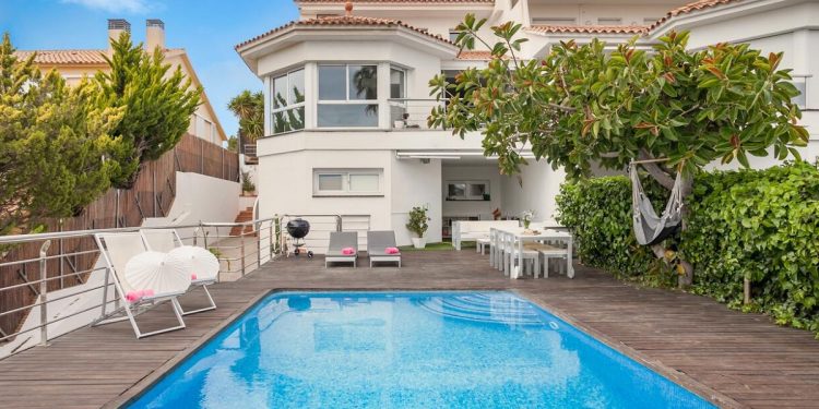 villas que admiten mascotas en Sitges para disfrutar de la Costa Dorada con tu perro