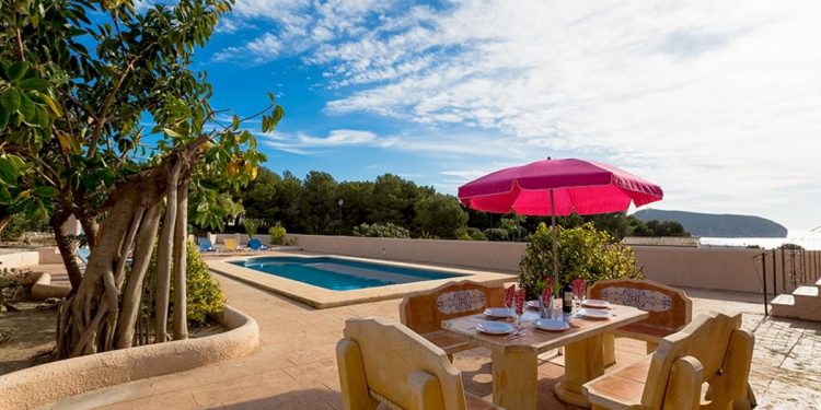 Mejoras villas, bungalows y chalets que admiten mascotas en Moraira en la Costa Blanca
